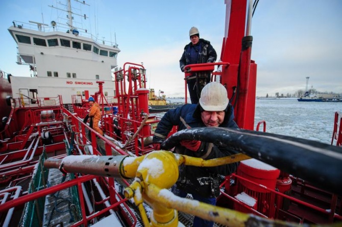 Заправка танкеров судовым топливом